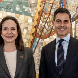 María Corina Machado y primer ministro de los Países Bajos