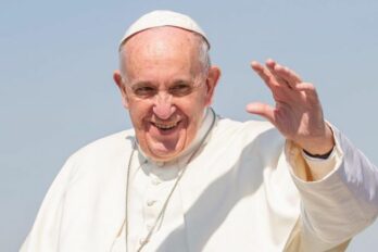 Monseñor Biord Castillo al papa Francisco