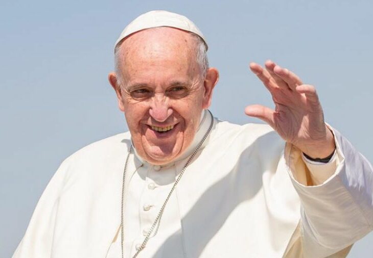 Monseñor Biord Castillo al papa Francisco