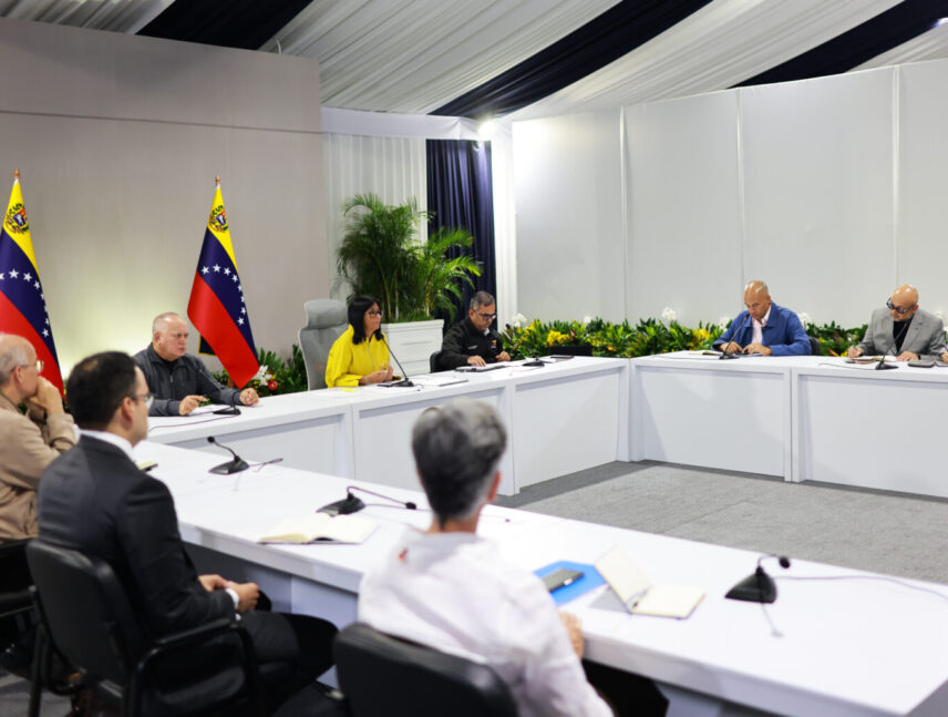 Delcy Rodríguez aborda operatividad del SEN con gobernadores