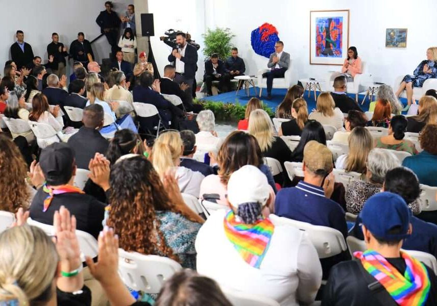 Presidenta (e) da balance del programa Convivencia Democrática
