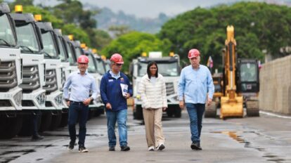 Presidenta (e) entrega camiones compactadores y maquinaria para el “Plan Lluvia”