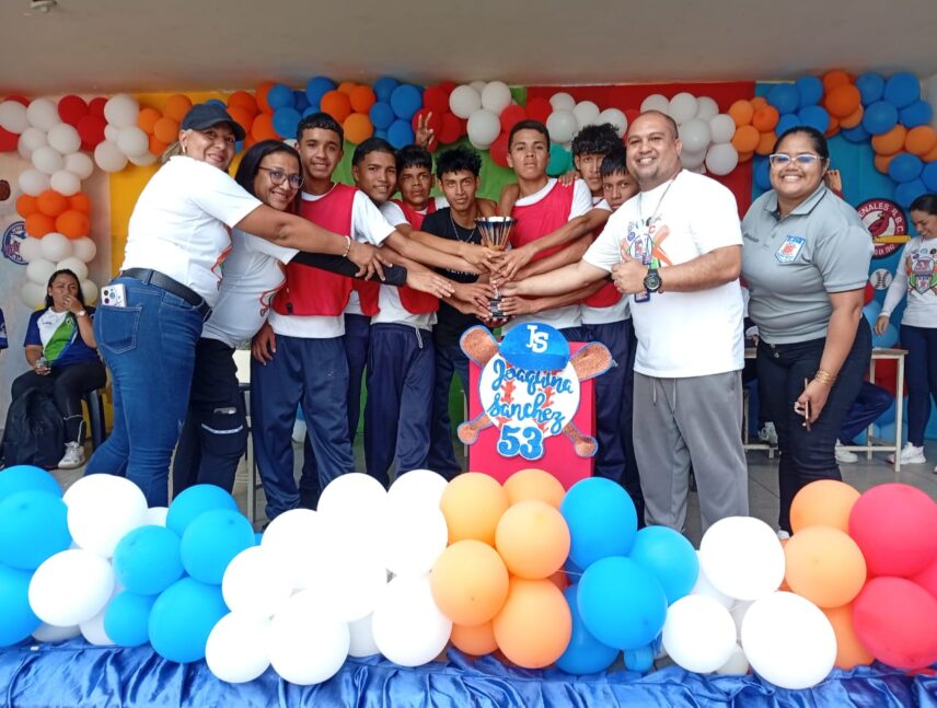 Liceo Joaquina Sánchez conmemoró 53 años de labor educativa