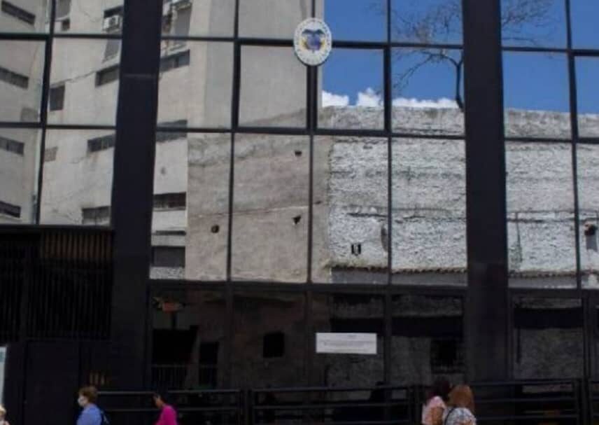 Inician en Venezuela votaciones para elecciones presidenciales de Colombia