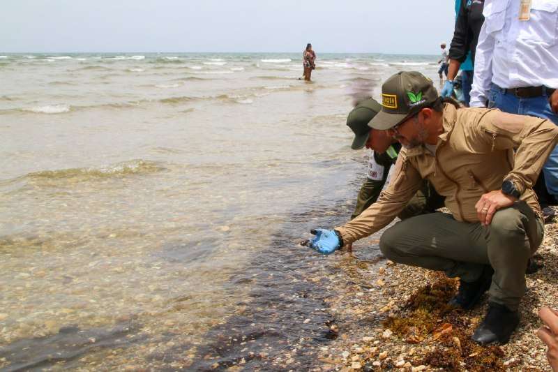 Inspeccionan en Sucre el impacto del derrame de crudo