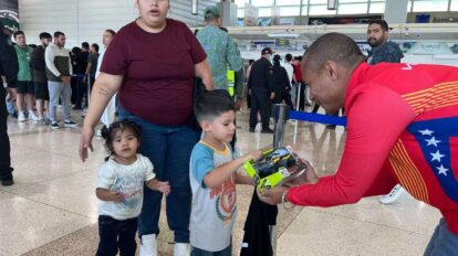 Retornan 162 venezolanos desde Miami gracias a Vuelta a la Patria