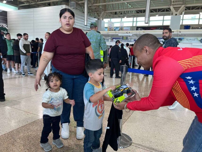 Retornan 162 venezolanos desde Miami gracias a Vuelta a la Patria