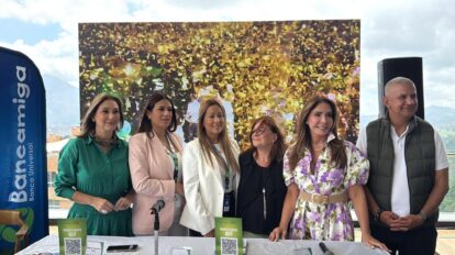 Río Supermarket y Bancamiga entregan más de 2.000 tarjetas de crédito en Caracas