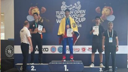 Guillermo Cobo conquista tres medallas de oro en Mundial de Kickboxing