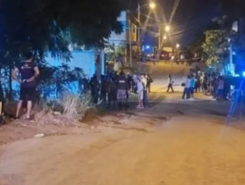 Ataque armado en cancha deportiva de Ecuador deja 5 muertos