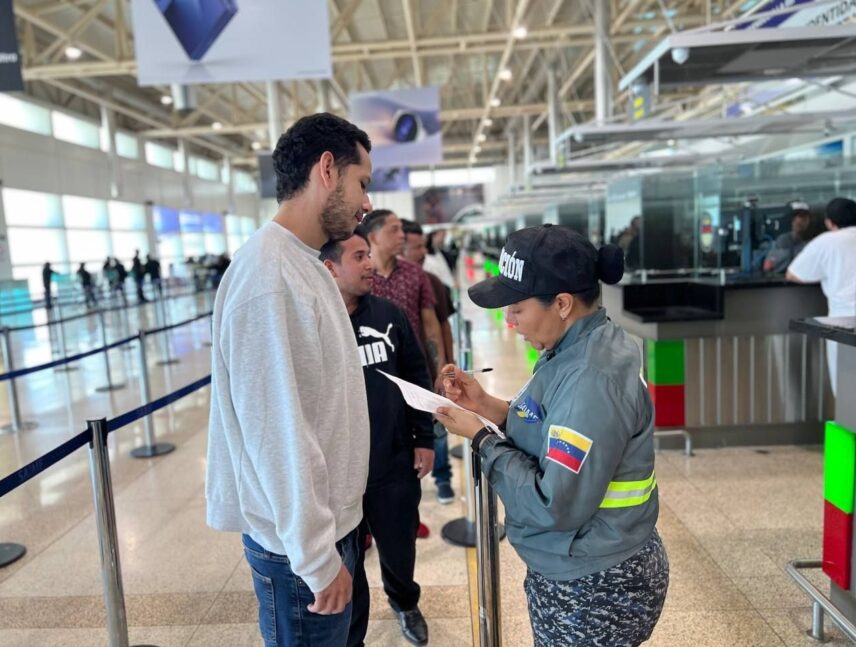 Vuelo 143 de Misión Vuelta a la Patria aterriza con 166 venezolanos