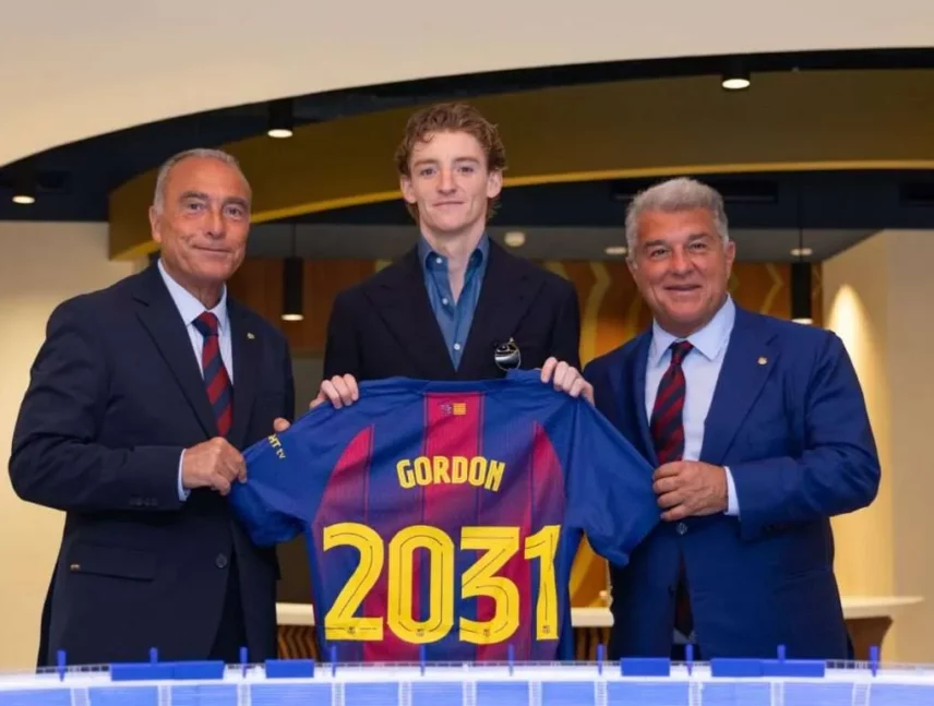 Anthony Gordon fue presentado en el Barcelona