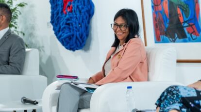 Delcy Rodríguez anuncia viaje para “defender” los derechos del país