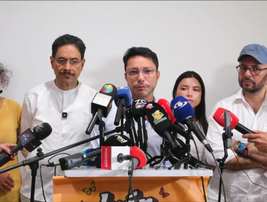 Carlos Caicedo renuncia a su aspiración presidencial y se suma a Iván Cepeda