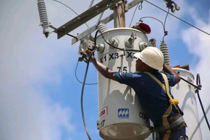 Gobierno y sector privado revisan plan de ahorro energético