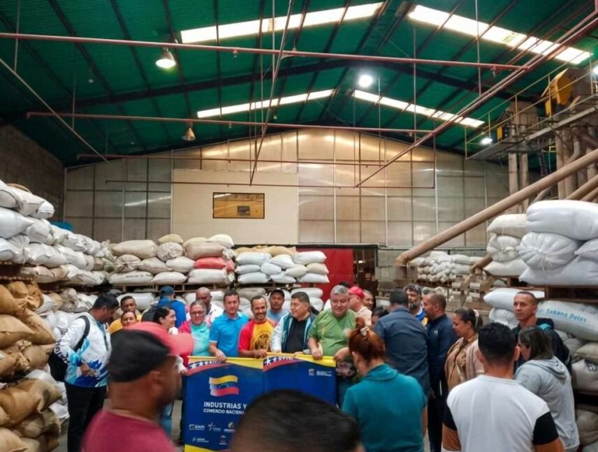 Comunas consolidan el motor de la nueva economía soberana