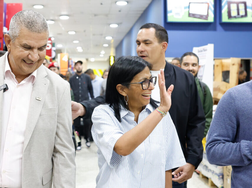 Presidenta (e) evaluó avances del Motor Emprendimiento en Caracas