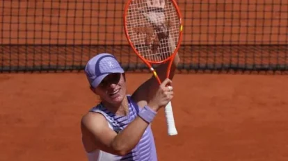 Iga Swiatek logra avanzar en el Abierto de Francia
