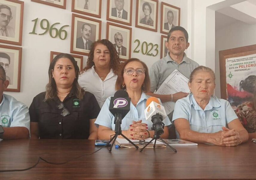 Denuncian suspensión de salario a 5.000 profesores en Trujillo