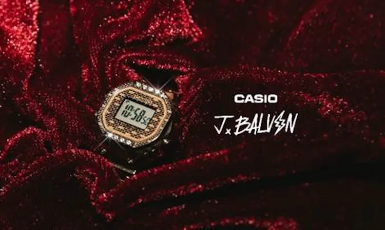 J Balvin convierte un reloj digital en una pieza de colección