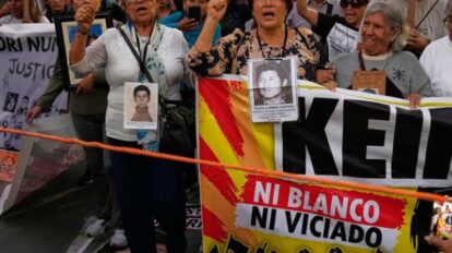 Cientos de peruanos marchan en Lima contra Keiko Fujimori