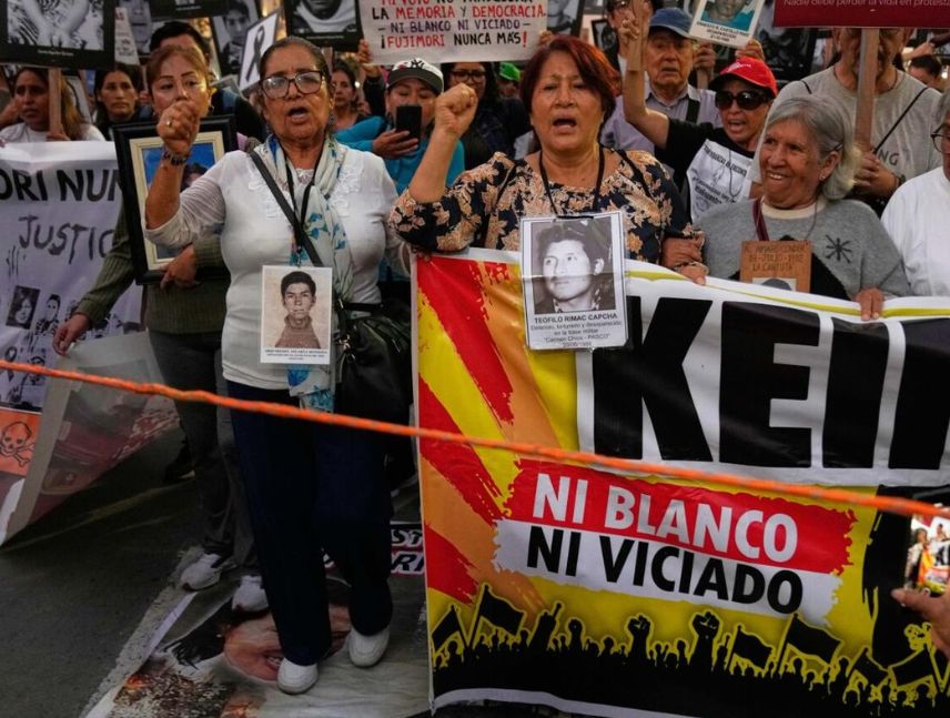 Cientos de peruanos marchan en Lima contra Keiko Fujimori