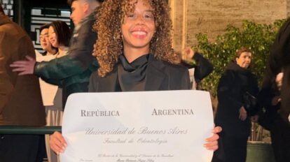 Venezolana se gradúa con honores como odontóloga en Argentina