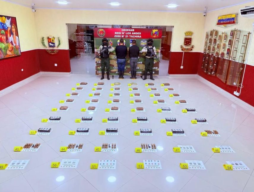 Capturados dos hombres con 30 kilos de drogas