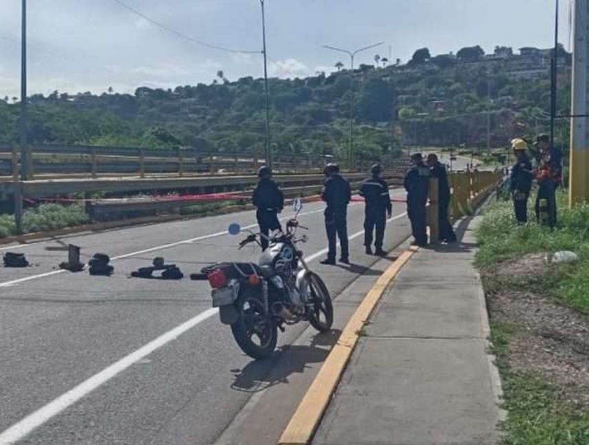 Colapsa puente que une a Cabudare con Barquisimeto