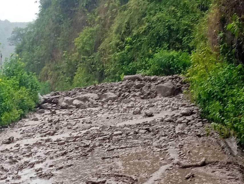 Restringen paso entre Mérida y Barinas por derrumbe y crecida de río