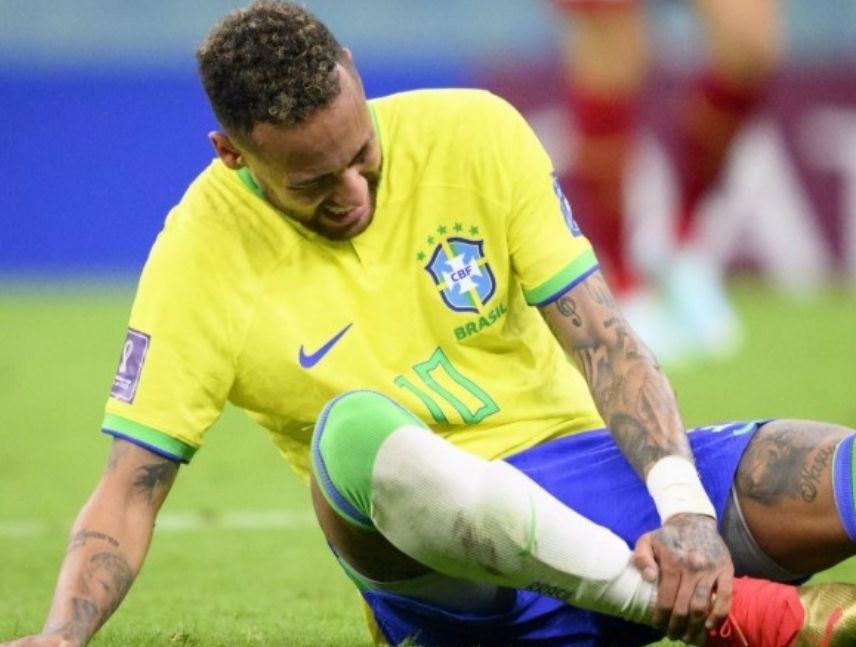Neymar tiene una lesión muscular