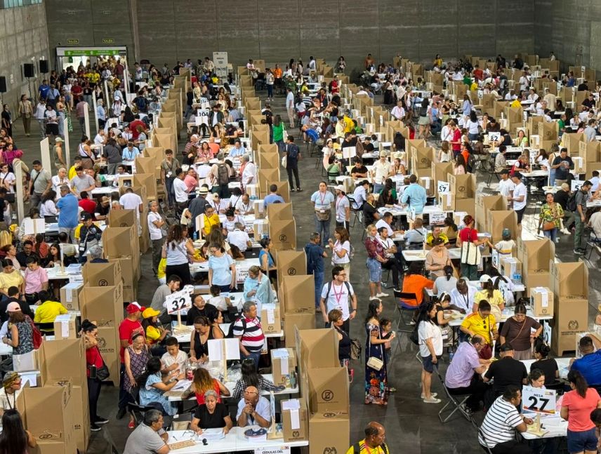 Masiva participación de colombianos en Madrid durante los comicios