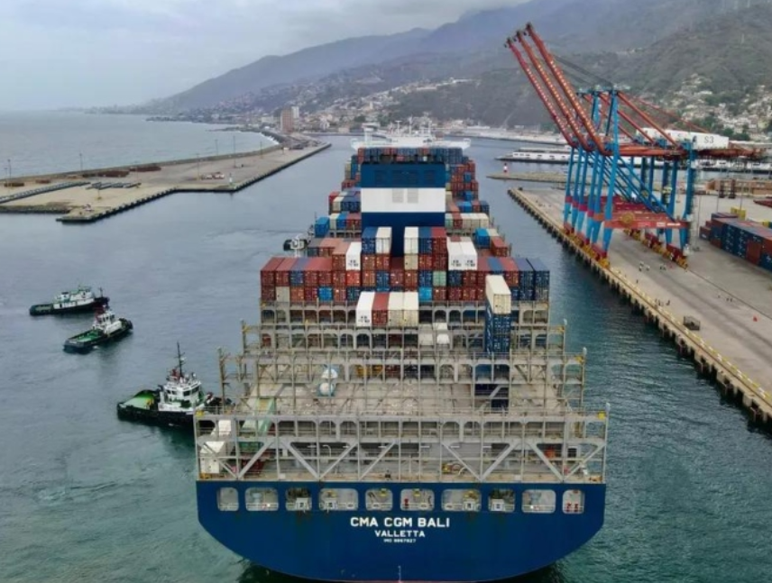 Bolipuertos recibió buque “gigante” en puerto de La Guaira