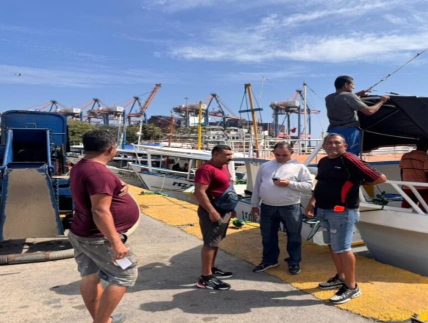Tres pescadores de La Guaira siguen desaparecidos en alta mar