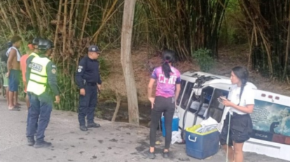 Autobús de excursión cayó a un río en Choroní