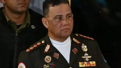 Ministro de defensa sostiene encuentro con ingenieros