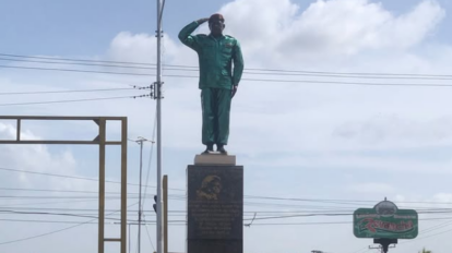 Reinstalan estatua de Hugo Chávez en Dalla Costa