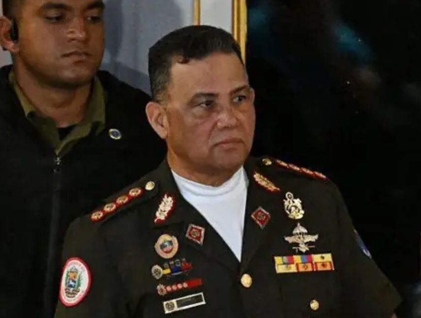 Ministro de defensa sostiene encuentro con ingenieros