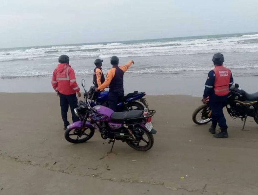 Continúa búsqueda de tres pescadores desaparecidos tras naufragio