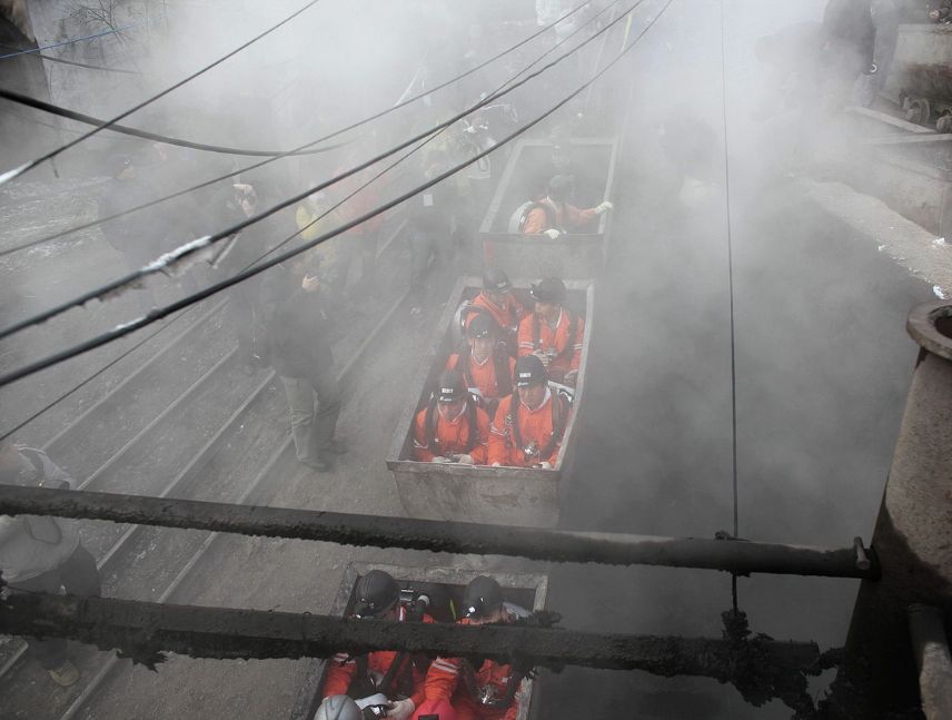 Sube a 82 el número de muertos en explosión en mina en China