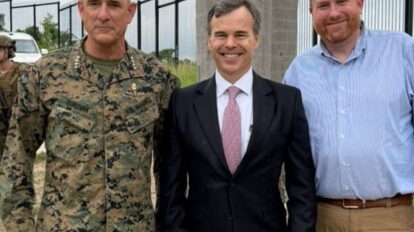Jefe del Comando Sur realiza visita oficial a Caracas