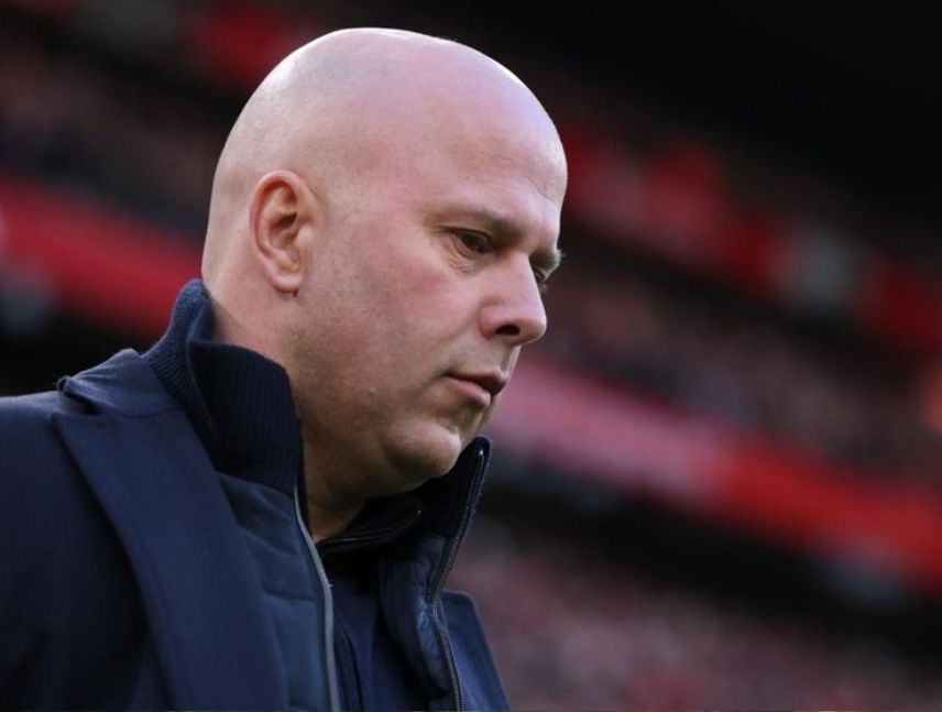 Arne Slot no sigue como entrenador del Liverpool