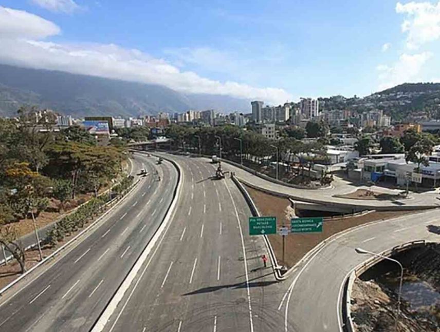Anuncian cierre nocturno de autopista Valle-Coche