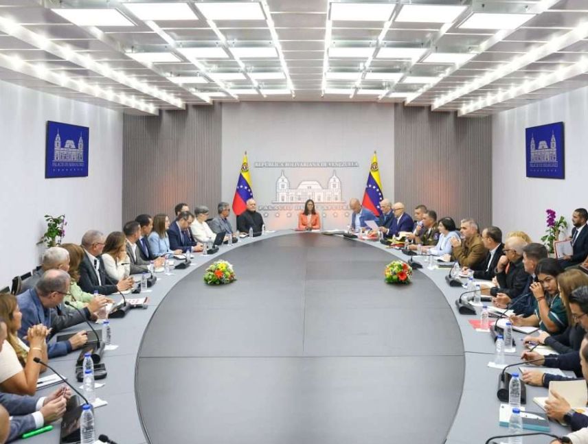 Presidenta (e) anuncia reestructuración del gabinete