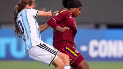 Vinotinto femenina 17