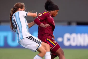 Vinotinto femenina