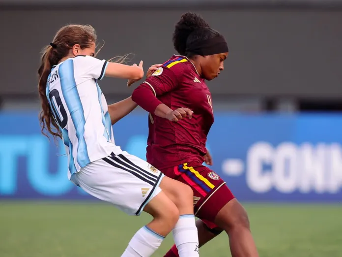 Vinotinto femenina