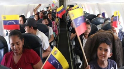 Arriba a Venezuela nuevo vuelo con 156 repatriados de EEUU