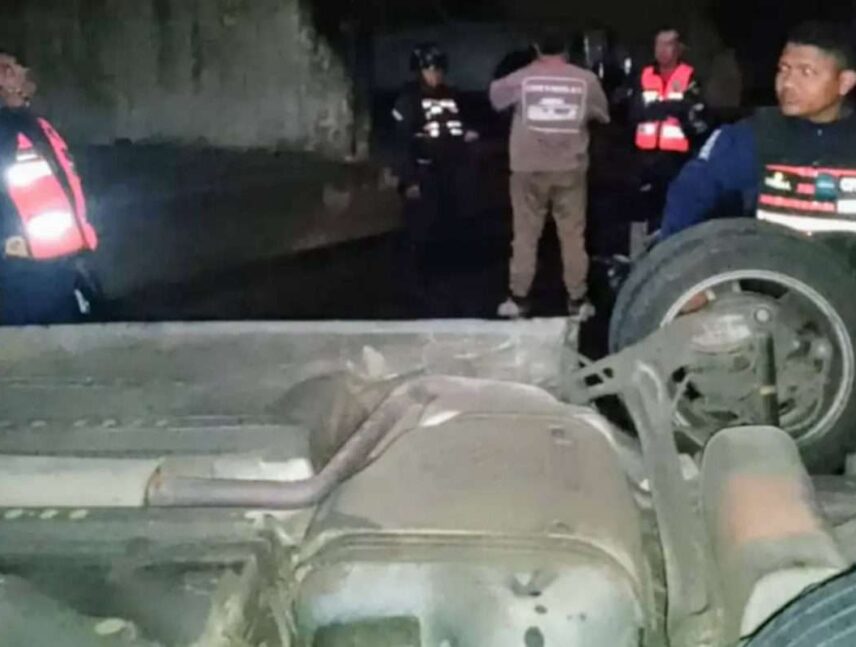 Dos fallecidos tras caída de un carro en Caracas