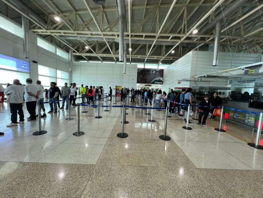 Arribó vuelo 154 de Vuelta a la Patria con 131 connacionales desde EEUU